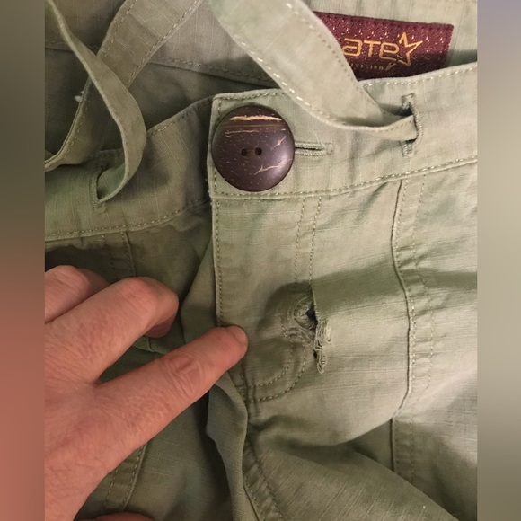 CARGO CAPRI OLIVE GREEN PANTS - Picture 7 of 8